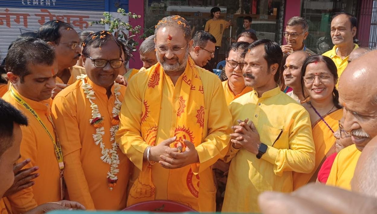 Chakulia: अखिल विश्व गायत्री परिवार के युवा मार्गदर्शक डॉ. चिन्मय पंड्या का भव्य स्वागत