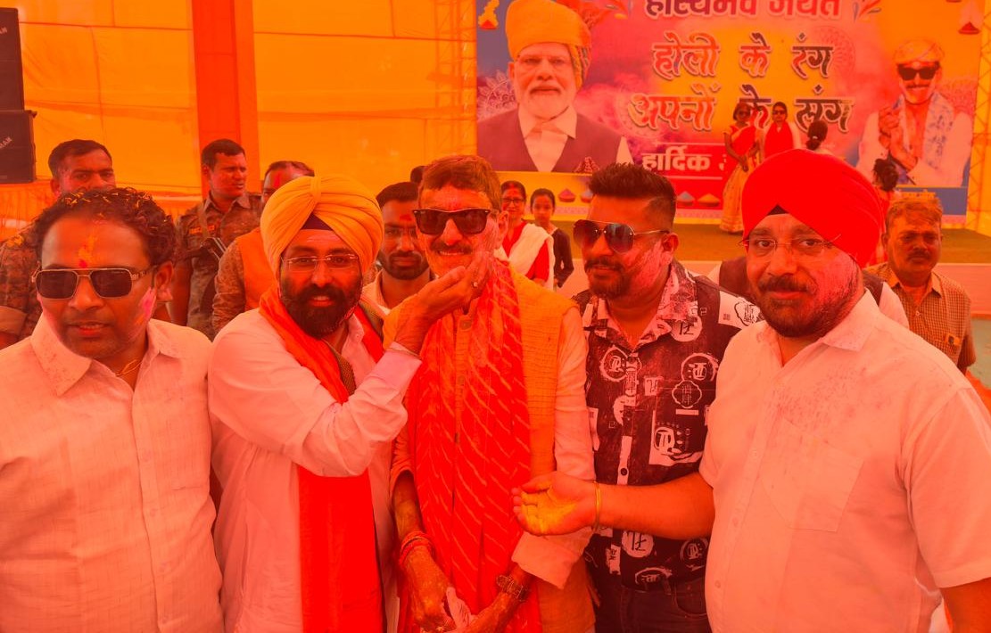 Ranchi: रक्षा राज्य मंत्री संजय सेठ द्वारा होली मिलन समारोह का आयोजन, जमशेदपुर से भाजपा कार्यकर्ता हुए शामिल