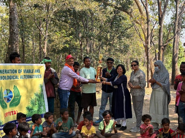 Jamshedpur: एक दिवसीय विकास उन्मुखीकरण कार्यशाला सह फुटबॉल प्रतियोगिता का हुआ आयोजन