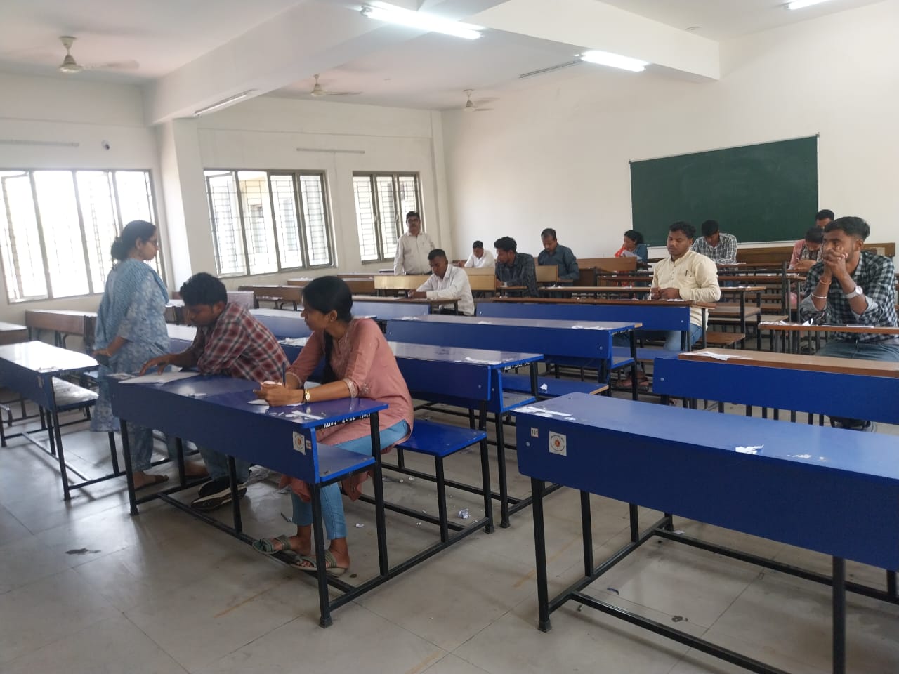 Jamshedpur: शताब्दी मजूमदार ने किया मनरेगा परीक्षा केन्द्र का निरीक्षण, विधि व्यवस्था बनाए रखने के निर्देश