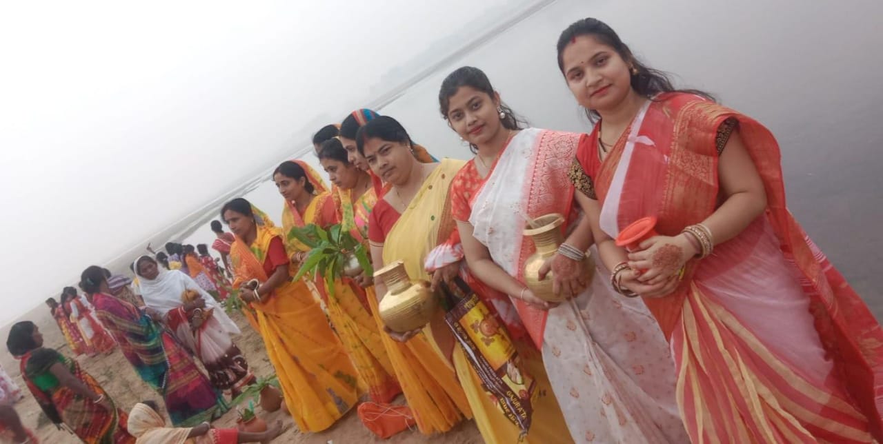 Baharagora : गाजेबाजे के साथ निकली कलश यात्रा, शुरू हुआ हरि नाम संकीर्तन