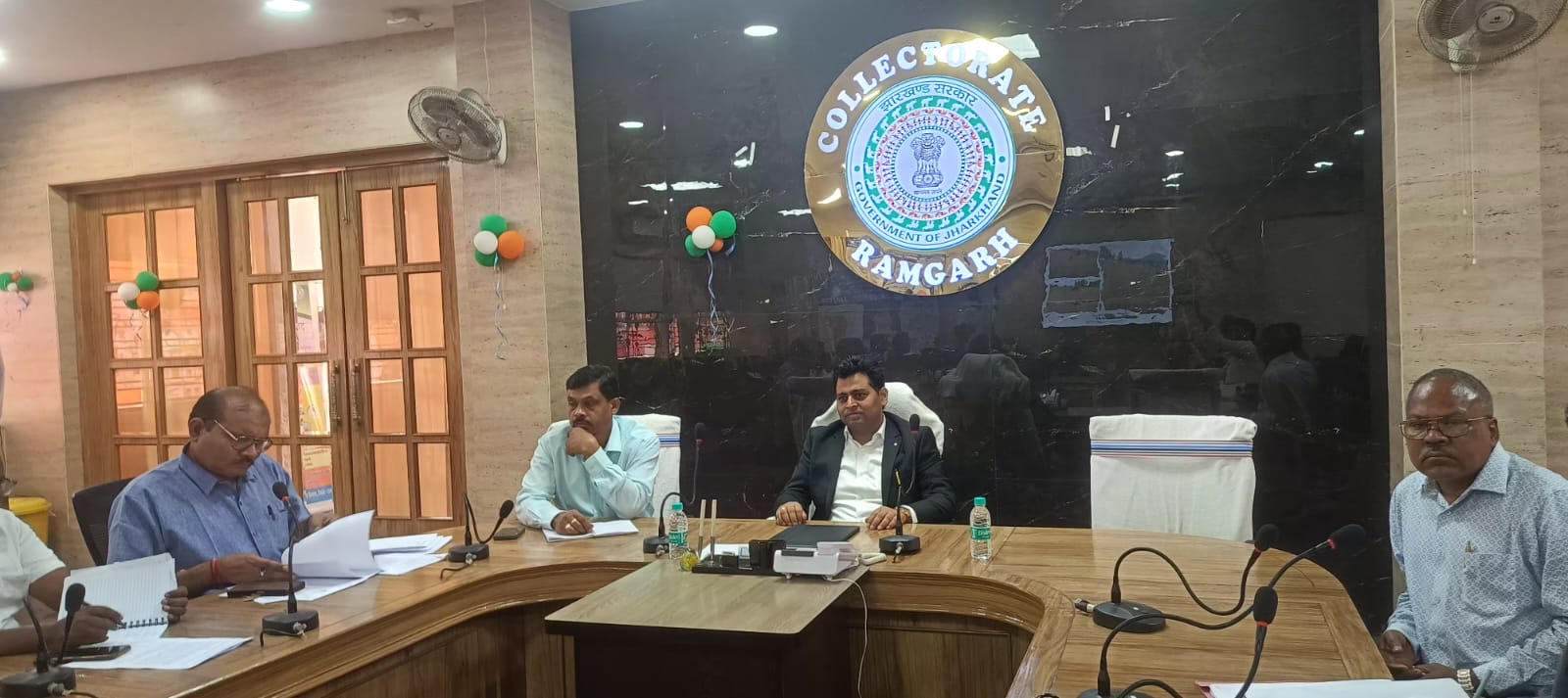 Ramgarh: कृषक पाठशाला के कार्यों की गति बढ़ाने के उपायुक्त ने दिए निर्देश