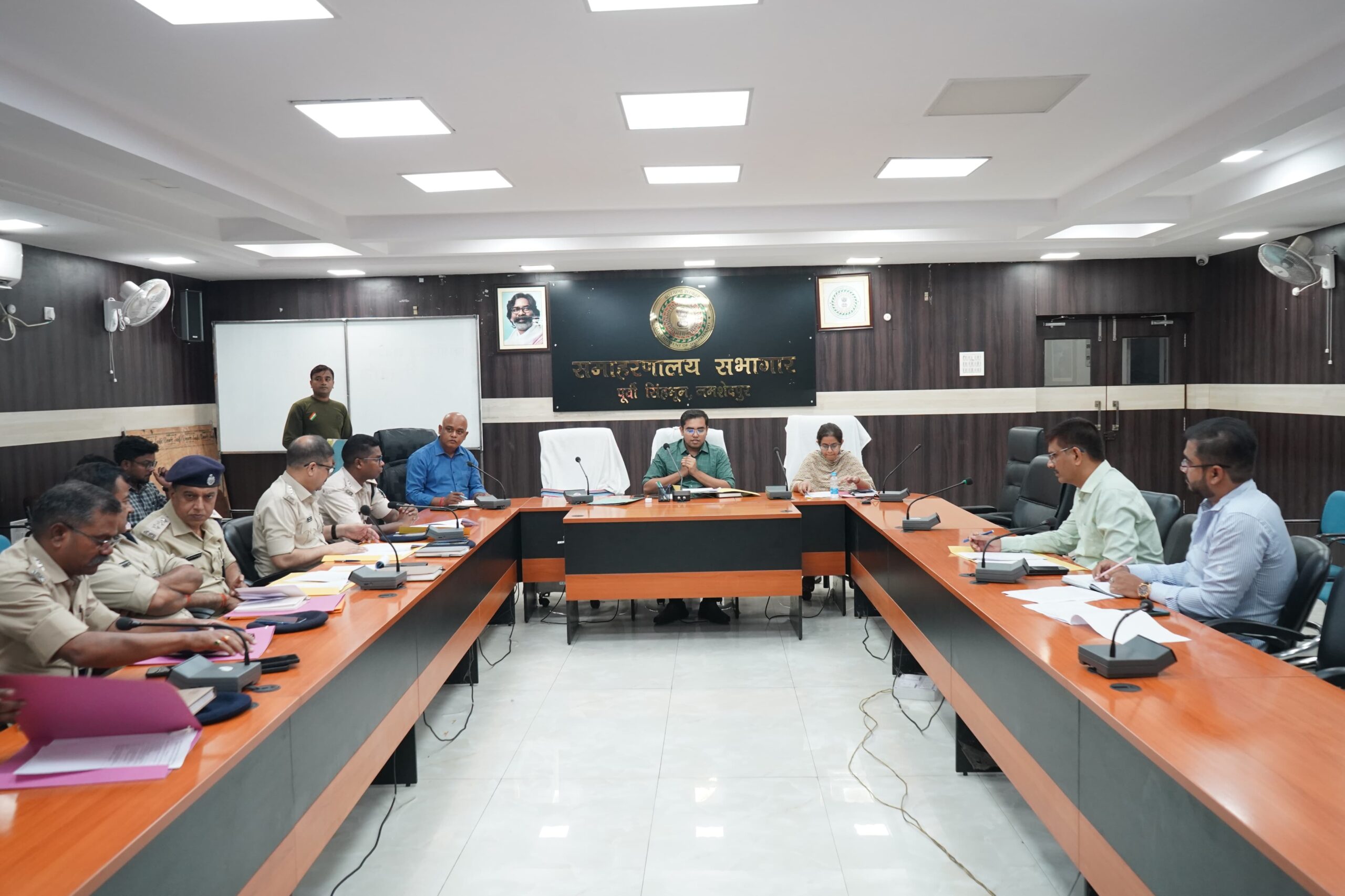 Jamshedpur : कारा सुरक्षा एवं उत्पाद विभाग की समीक्षा बैठक आयोजित, दिए गए दिशा-निर्देश