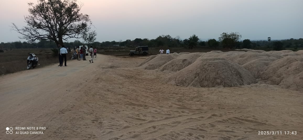 Bahragora: 26000 सेफ्टी अवैध बालू जब्त, विभागीय अधिकारियों ने शुरू की जांच