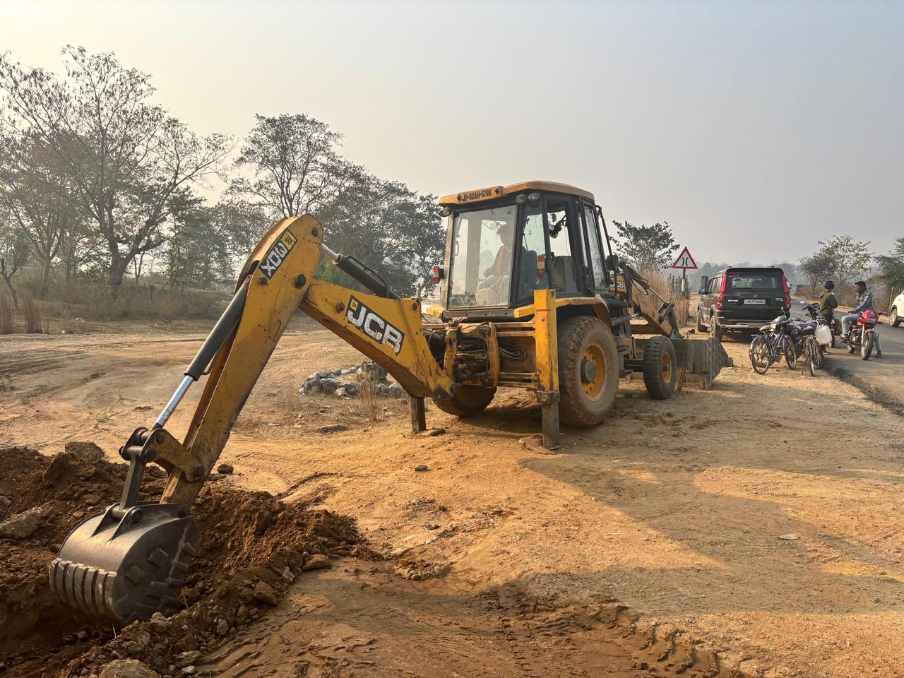 Saraikela: अवैध बालू उठाव पर रोक लगाने के लिए किया गया ट्रेंच का निर्माण