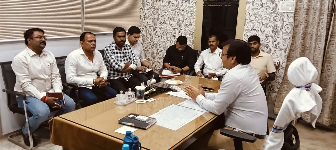 Jamshedpur: सरयू राय द्वारा मनोनित विधायक प्रतिनिधियों के साथ उप नगर आयुक्त कृष्ण कुमार की बैठक, साफ-सफाई और जनहित मुद्दों पर चर्चा