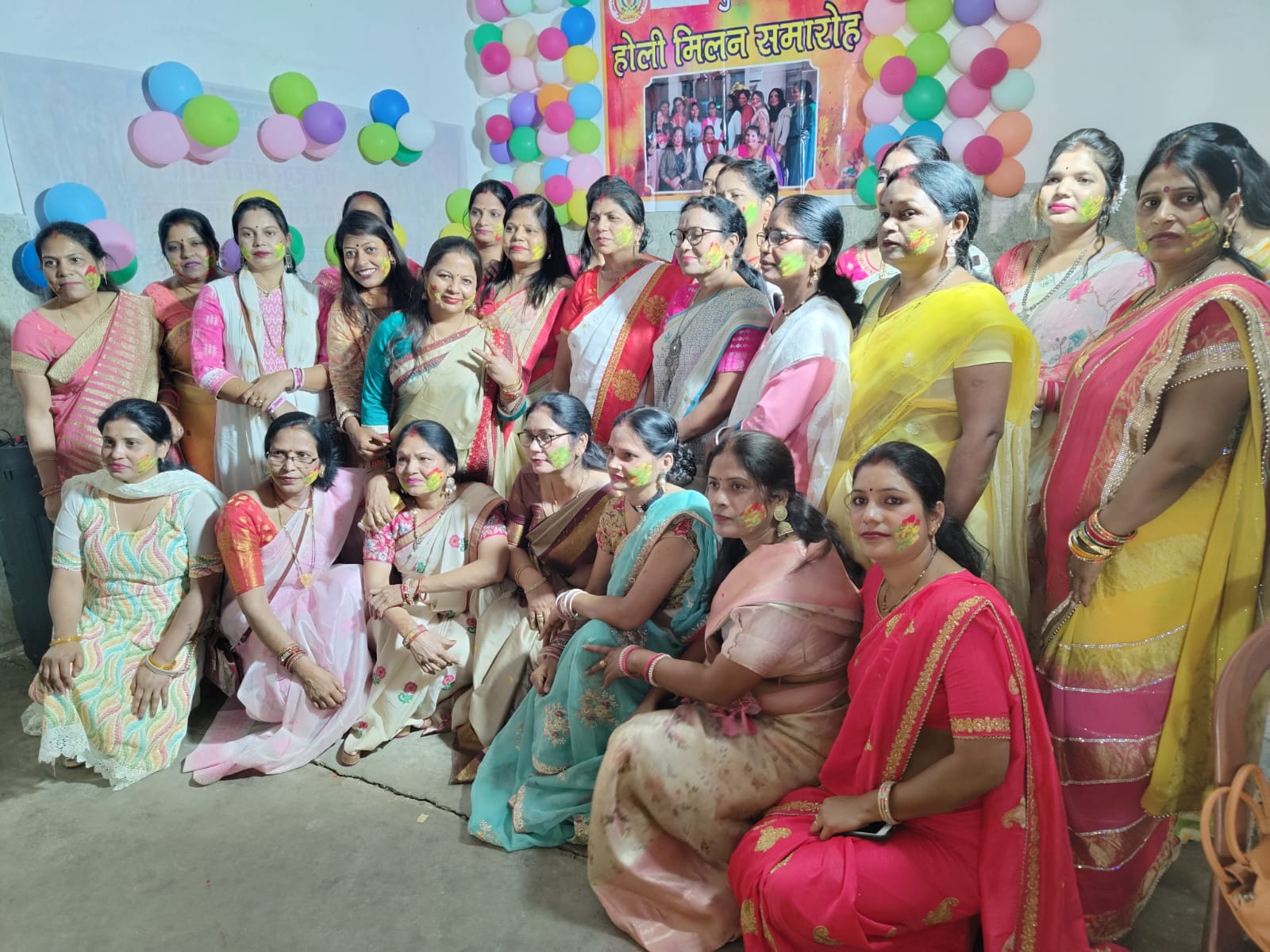 Jamshedpur: कुर्मी समाज का होली मिलन समारोह पटेल भवन में आयोजित, स्वादिष्ट भोजन और ठंडई का लिया आनंद