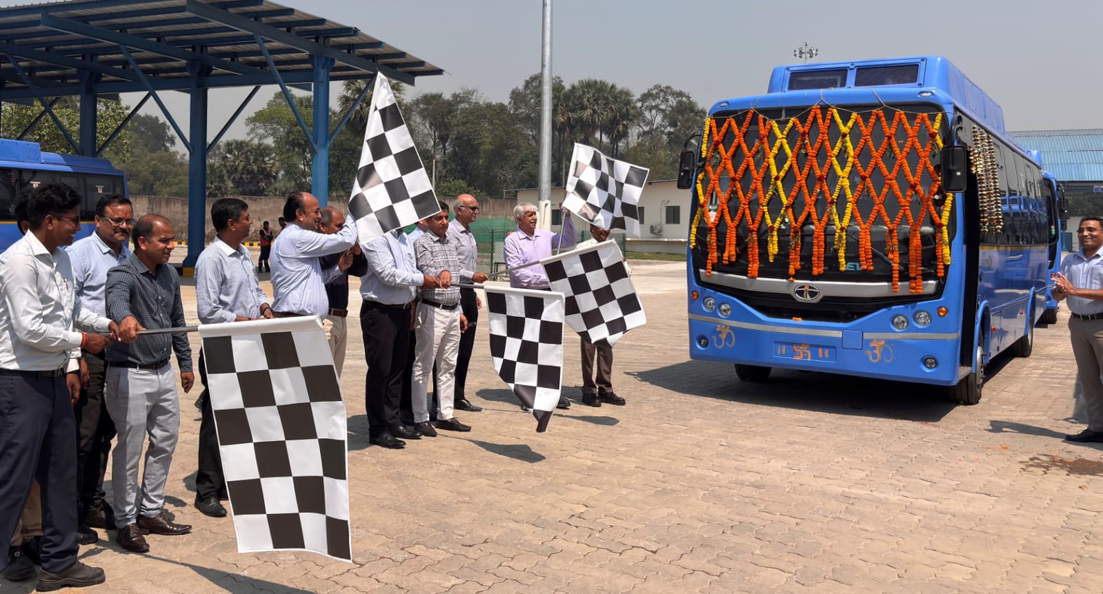 Jamshedpur: टाटा स्टील मेरामंडली ने कर्मचारियों के लिए लॉन्च की इलेक्ट्रिक बसों की फ्लीट