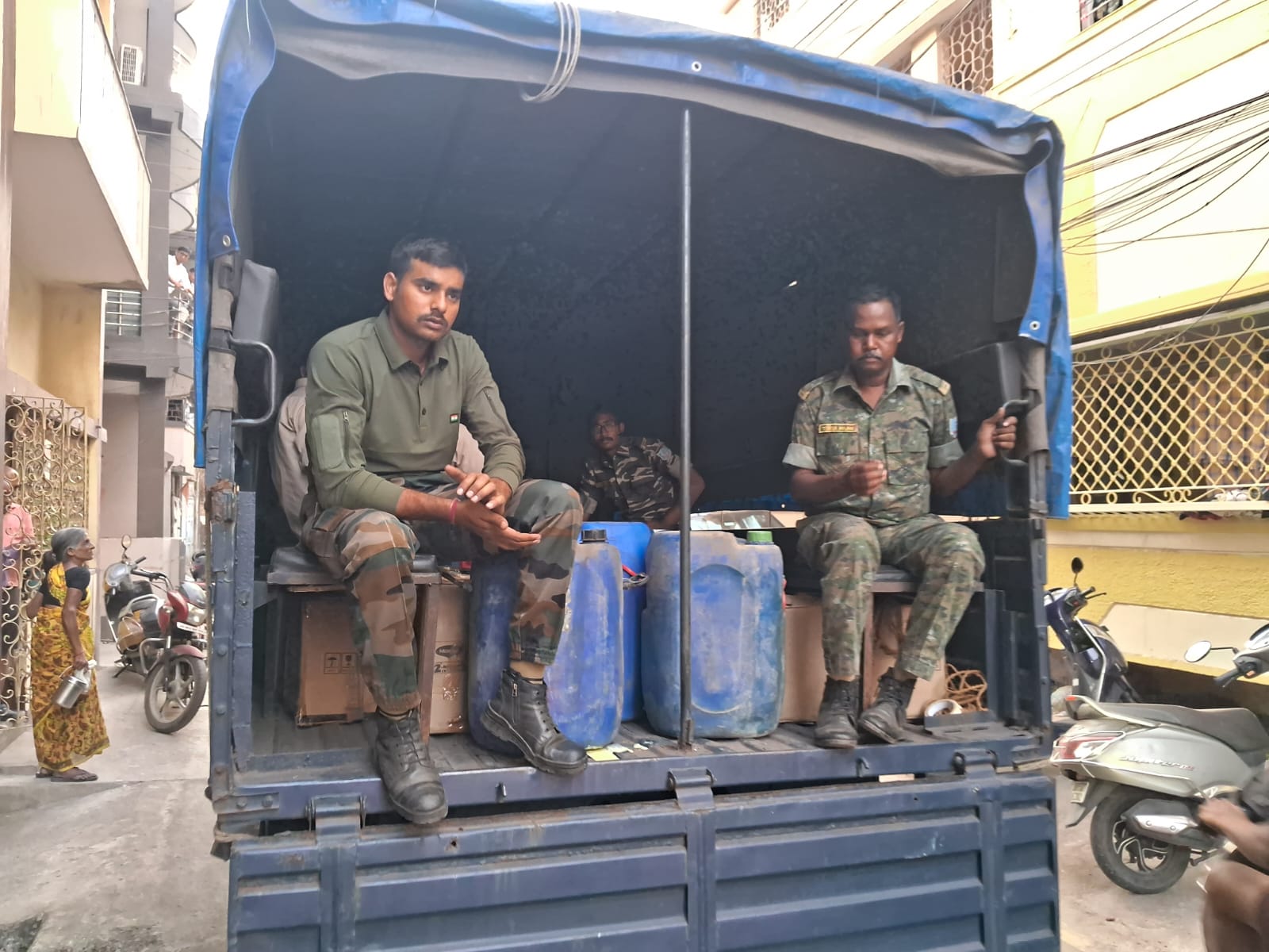 Jamshedpur: होली से पहले जुगसलाई में नकली शराब फैक्ट्री का भंडाफोड़, 50 लाख से ज्यादा की शराब बरामद