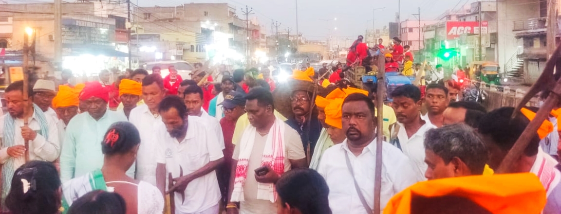 Gamharia: पारंपरिक औजारों के साथ सेंदरा जुलूस में निकले ग्रामीण, क्या थे खास आकर्षण?
