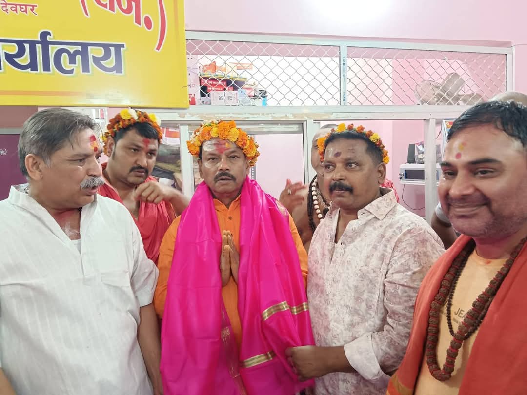 Deoghar : गिरिडीह में हुई घटना दुर्भाग्यपूर्ण, अशांति फैलाने वालों पर हो सख्त कार्रवाई : रघुवर दास