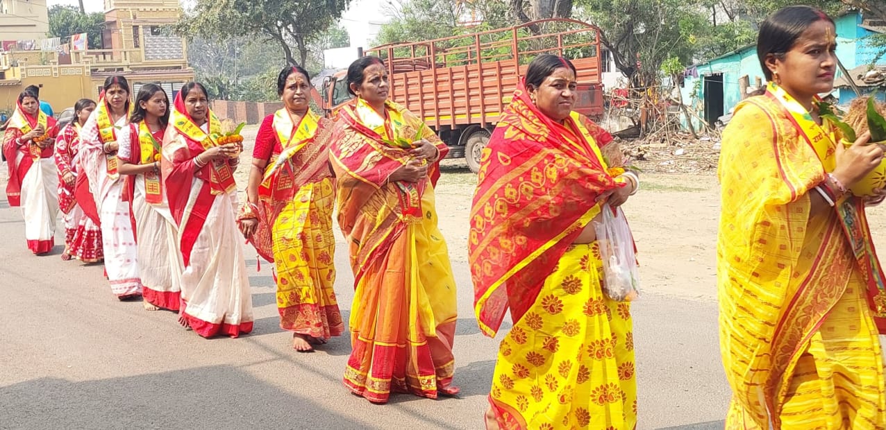 Gamharia : बांका पाड़ा में आठ दिवसीय भागवत कथा शुरू, निकली कलश यात्रा