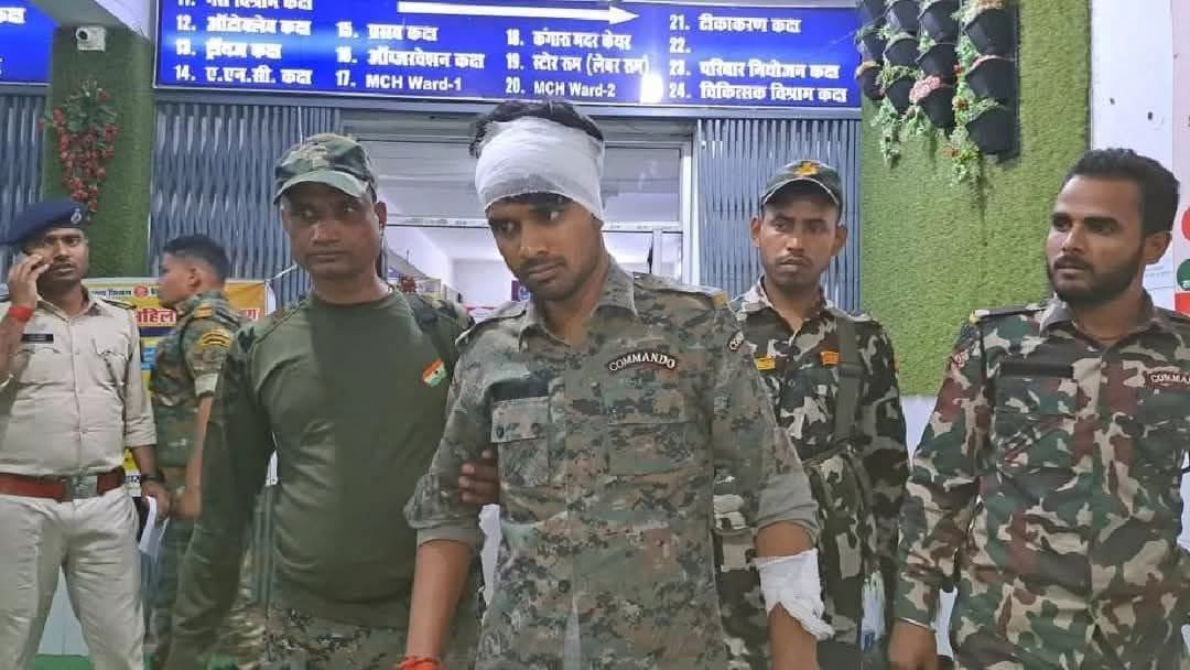 Paliganj : पुलिस और ग्रामीणों के बीच कीचड़ फेंकने को लेकर हुई झड़प, एक जवान घायल