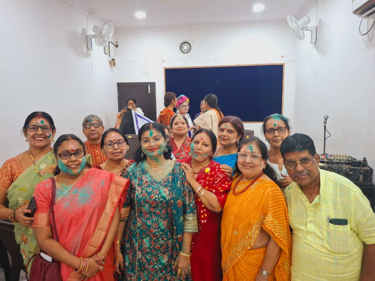 Jamshedpur: “सहयोग” में होली मिलन कार्यक्रम, रंगों, मस्ती और संगीत का संगम