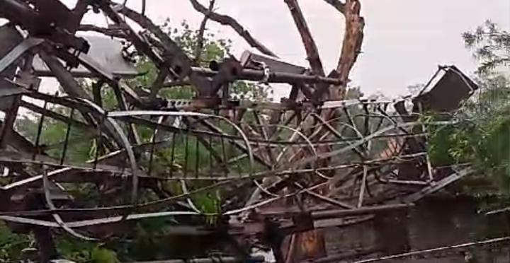 Adityapur: आदित्यपुर में आंधी-तूफान से टूटा मोबाइल टावर, बड़ा हादसा टला