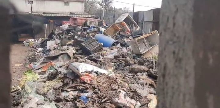 Saraikela : अवैध स्क्रैप टाल संचालकों पर पुलिस की बड़ी कार्रवाई