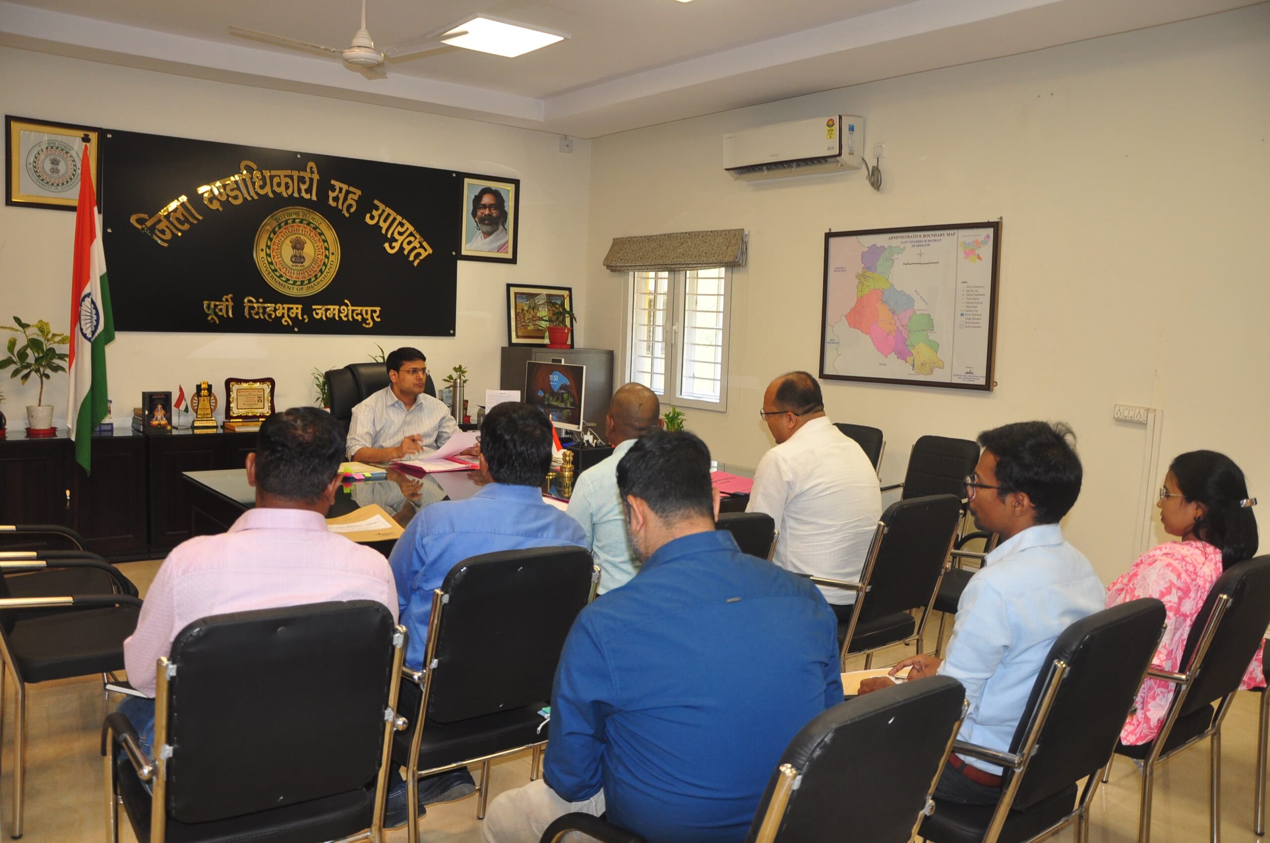 East Singhbhum: बेरोजगारों को जल्द मिलेगा रोजगार, DC ने की समीक्षा बैठक