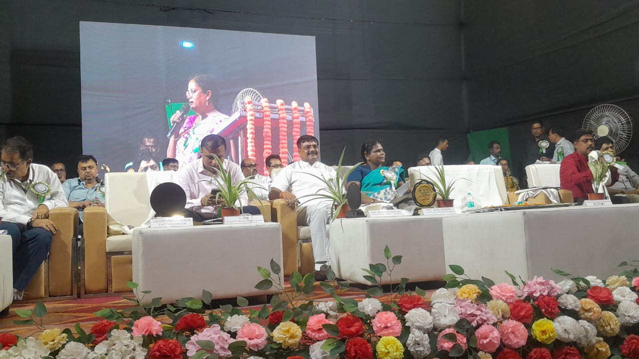 Jamshedpur: सिदगोड़ा टाउन हॉल में सहिया और सीएचओ का सम्मेलन, सम्मानित हुए उत्कृष्ट कार्यकर्ता