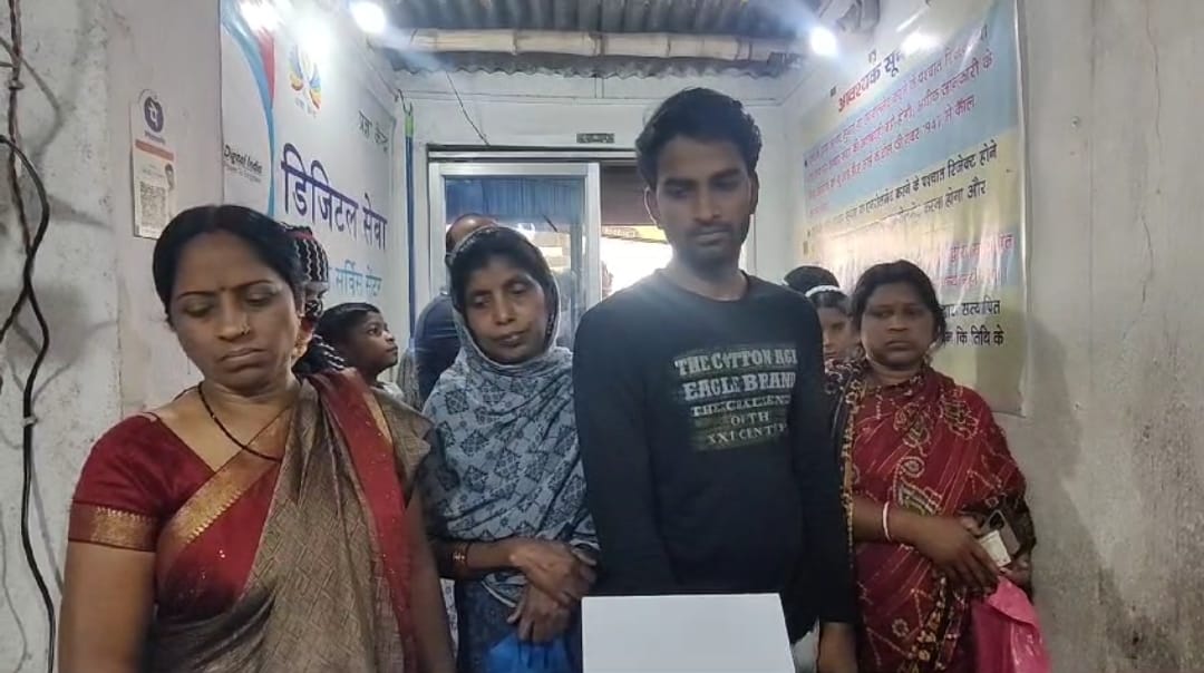 Dhanbad: मंईयां सम्मान योजना में राशि न मिलने से महिलाओं में रोष, राजनीतिक गर्मी बढ़ी