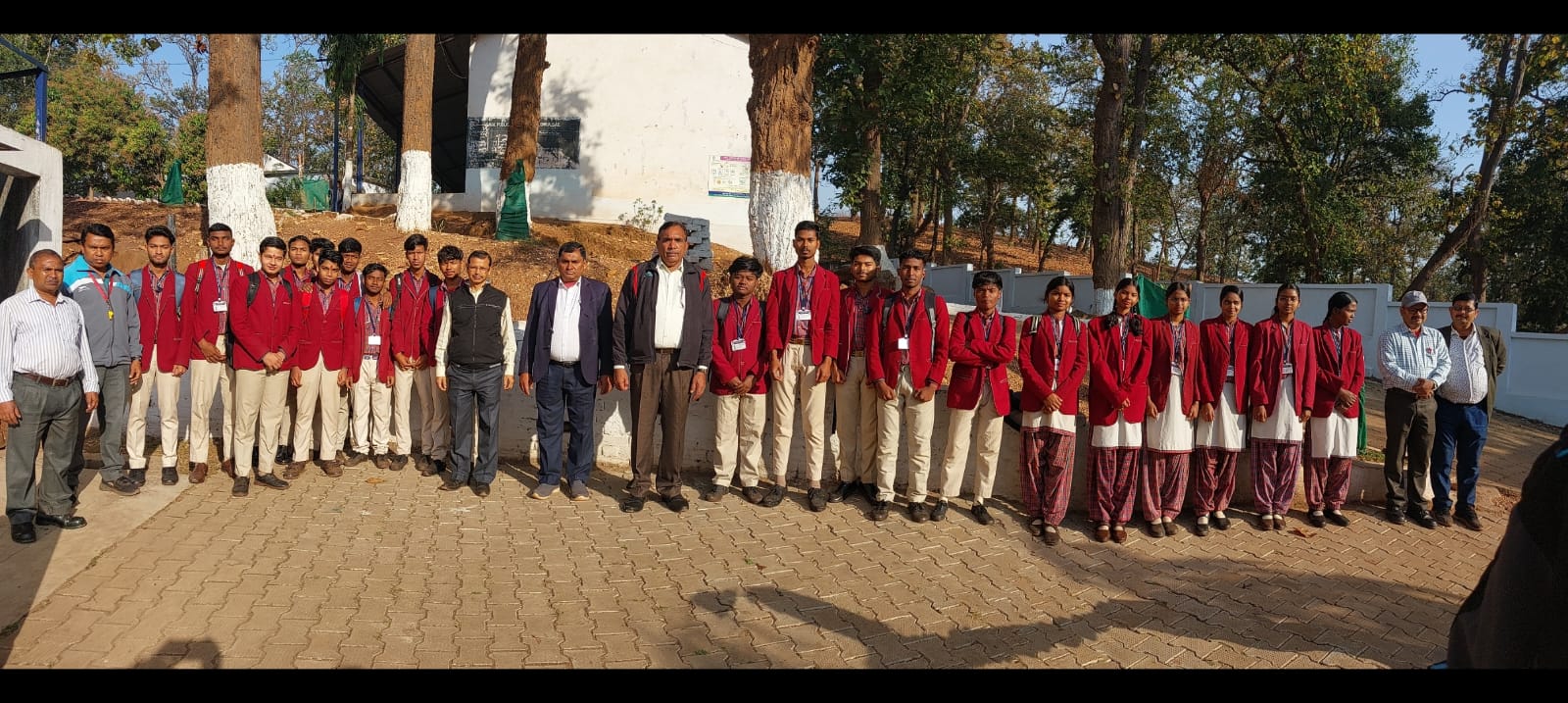 West Singhbhum: बोर्ड एग्जाम में बच्चों की सफलता के लिए DAV चिड़िया में सरस्वती की पूजा और वैदिक मंत्रोच्चारण