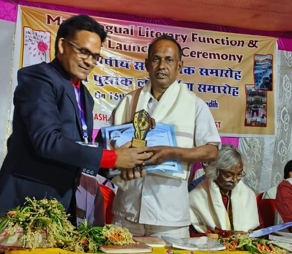 Potka: 34 किताबे प्रकाशित करने वाले साहित्यकार एवं समाजसेवी सुनील कुमार डे सम्मानित
