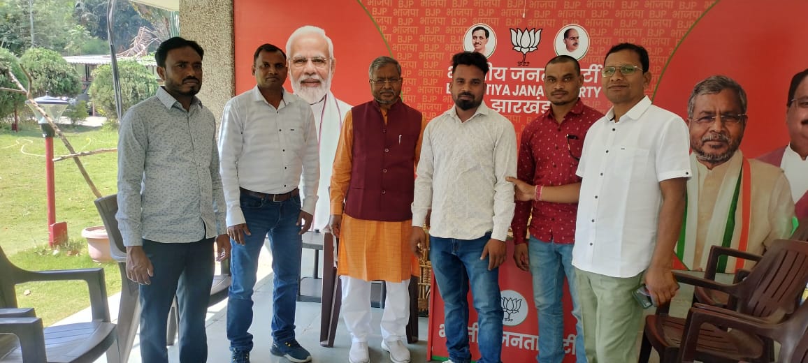 Gamharia : नेता प्रतिपक्ष बाबूलाल मरांडी से मिले भाजपा कार्यकर्ता