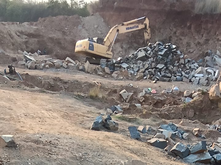 Chandil Mining: सरकारी भूमि पर हो रहे अवैध खनन से कब मिलेगी राहत? लोगों ने दिया अल्टीमेटम