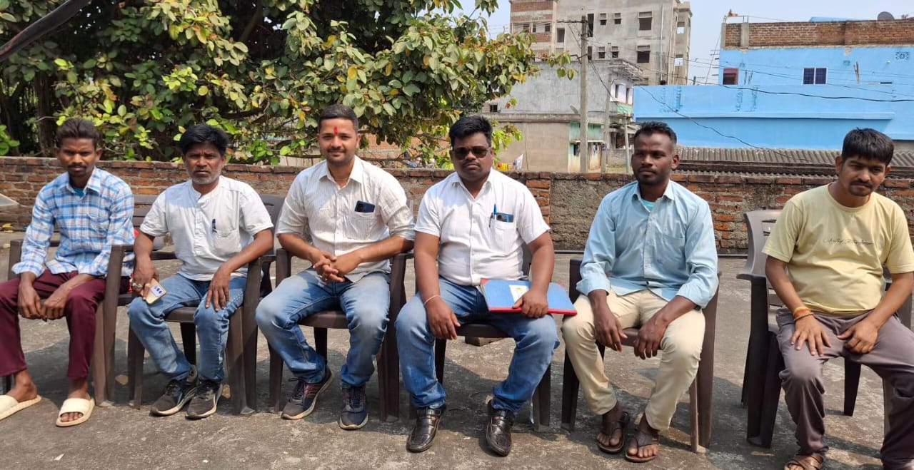 Saraikela : बालू के अवैध टाल को बंद नहीं किया गया तो बृहद झारखण्ड निर्माण समिति करेगी उग्र आंदोलन