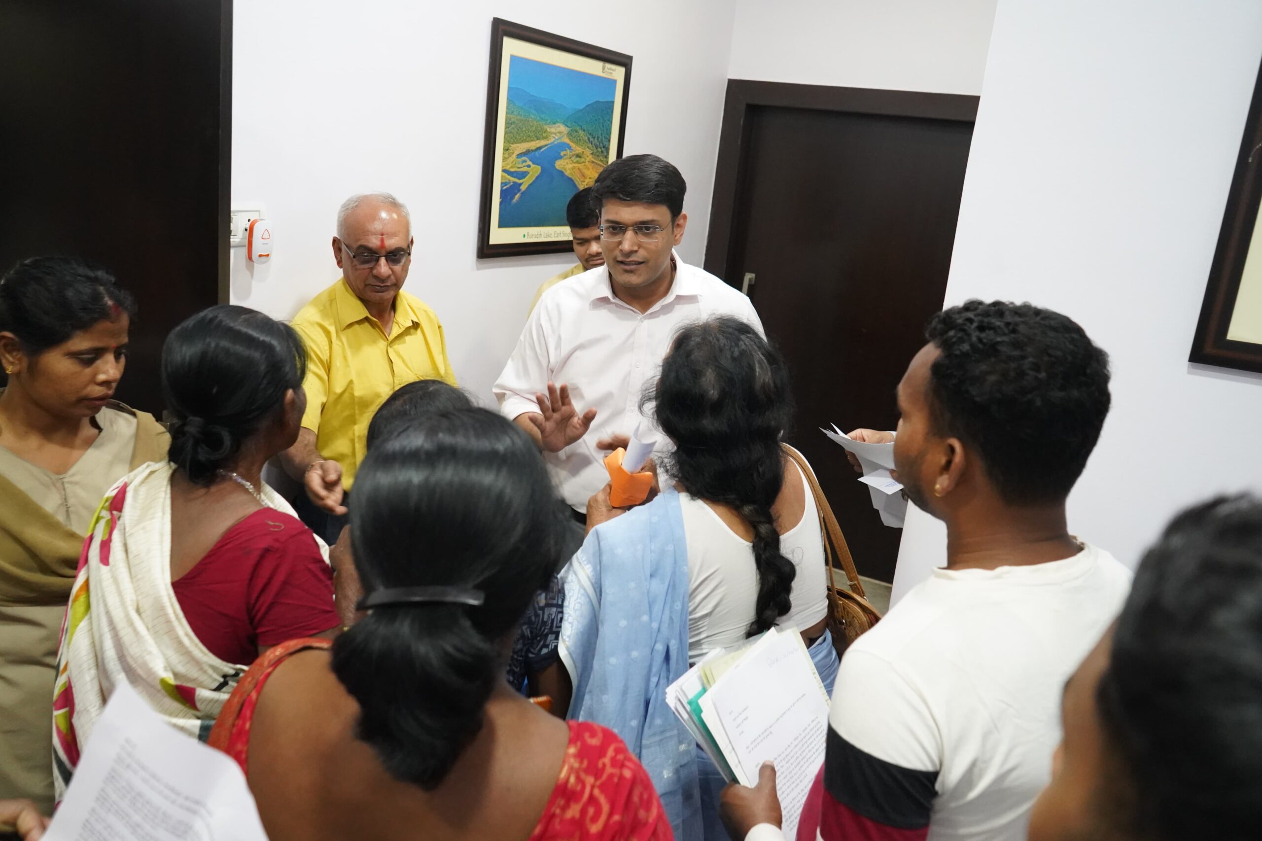 Jamshedpur: DC ने लगाया जनता दरबार, निपटाए 70 से अधिक मामले