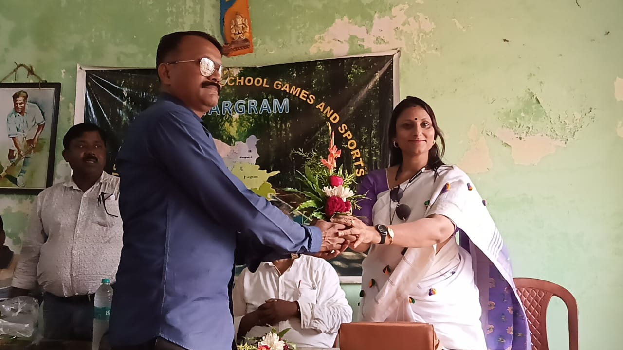 Jhargram: झारग्राम जिले के तीन छात्रों ने राष्ट्रीय खेल प्रतियोगिताओं में जीते पदक, मिला सम्मान