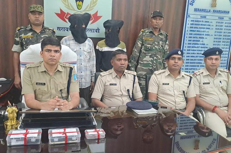 Saraikela : 14 मार्च को हुए गोलीकांड का पुलिस ने किया खुलासा, दो अपराधियों को किया गिरफ्तार