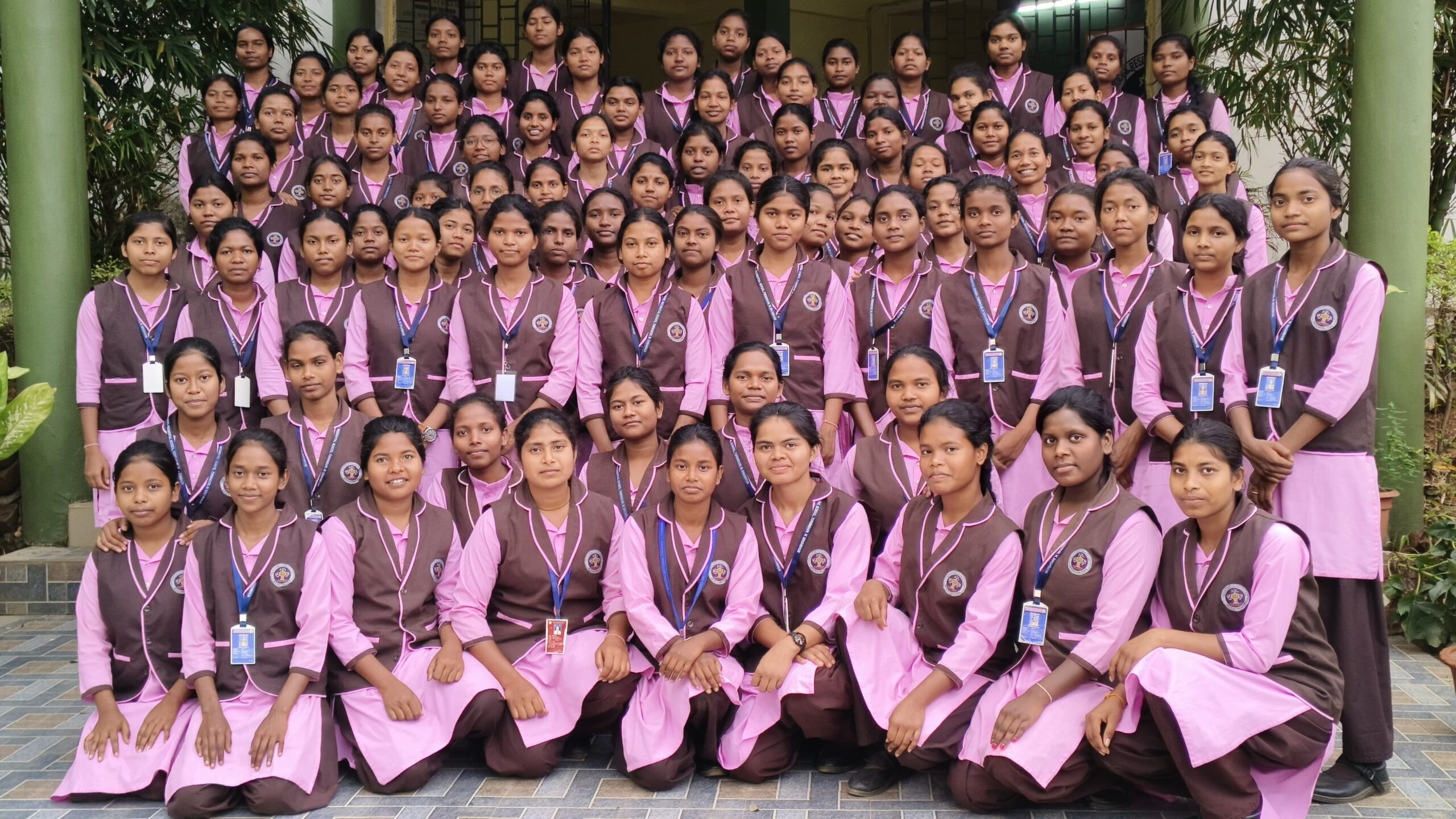 Chaibasa : एकलव्य मॉडल आवासीय बालिका विद्यालय में 12वीं के छात्राओं को दी गई विदाई, उज्जवल भविष्य की कामना