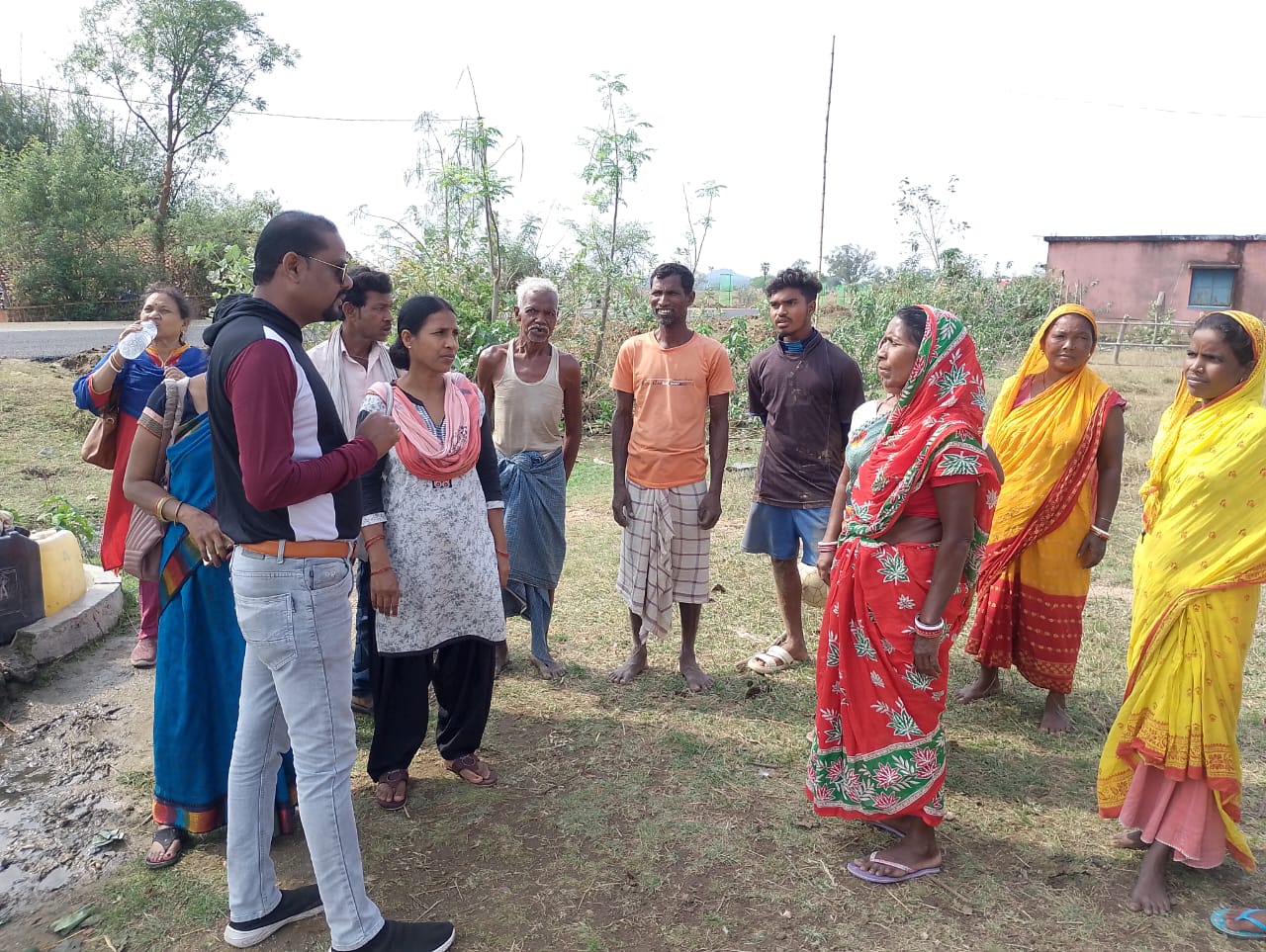 Potka: निःशुल्क विधिक सेवा के बारे में जागरूक हुए ग्रामवासी, डालसा मोबाइल वैन का असर