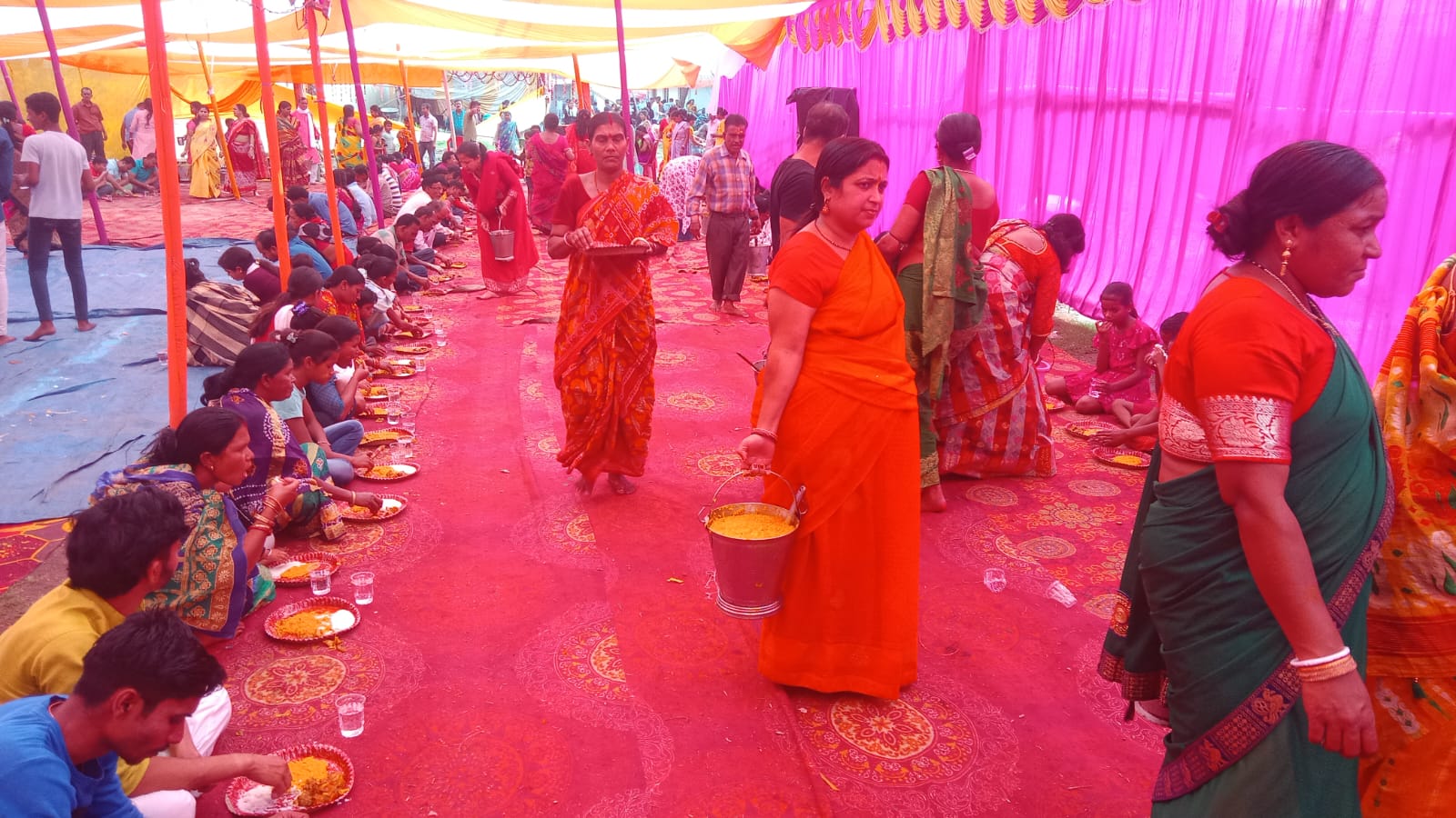 Gamharia : गम्हरिया के बांका पाड़ा में भागवत कथा के समापन पर भंडारा आयोजित