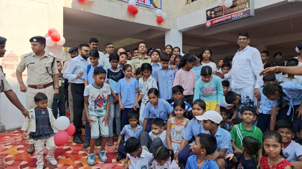 Jamshedpur  : गोलमुरी पुलिस केंद्र में बाल पुस्तकालय सह वाचनालय का शुभारंभ