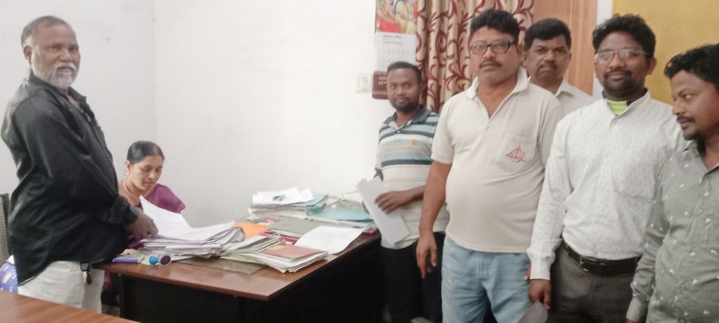 Gamharia : विधानसभा में रघुनाथ महतो का चित्र लगाने की मांग का भूमिज समाज ने किया विरोध