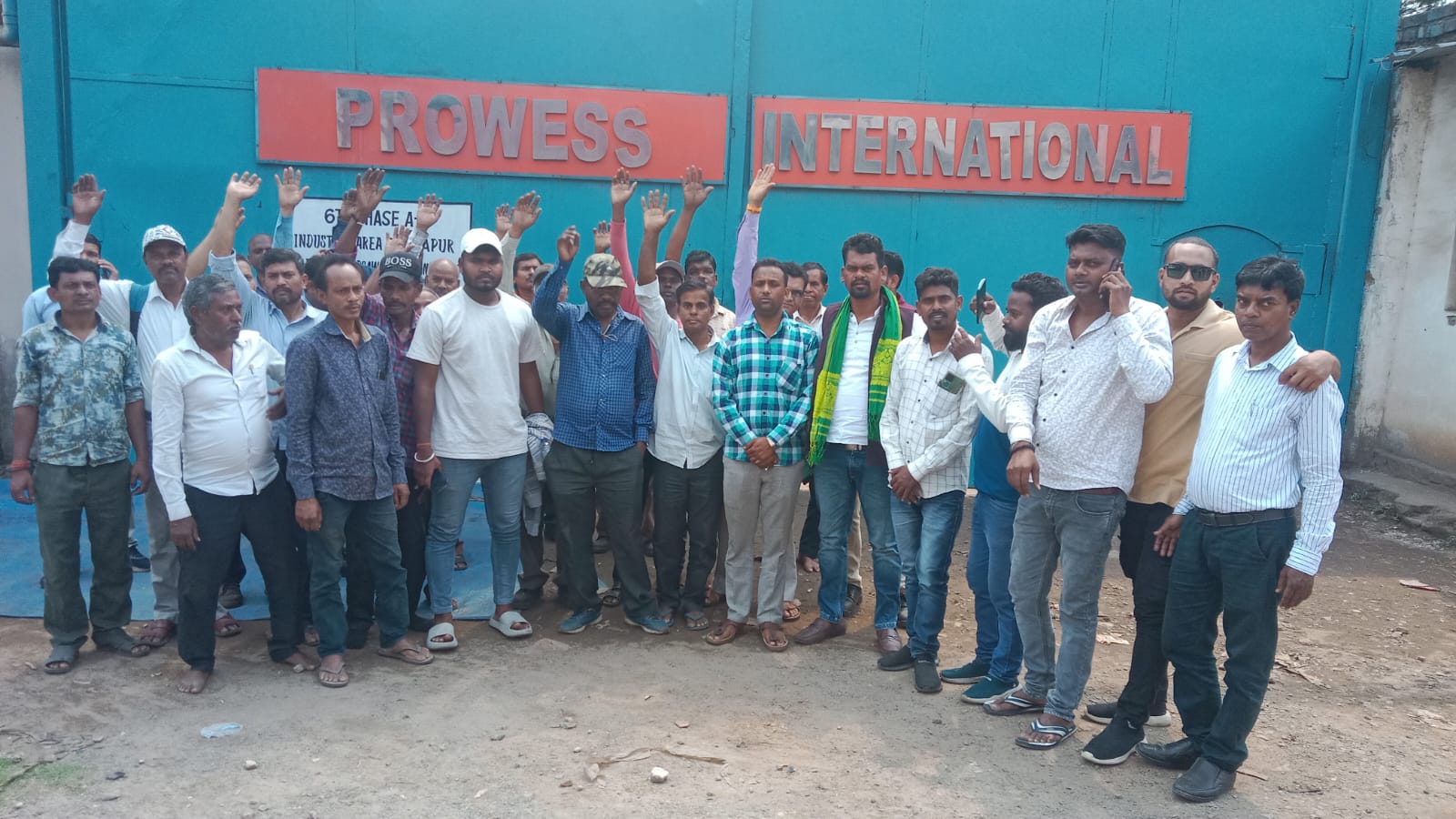 Gamharia: प्रोवेस कंपनी के नए यूनियन की स्थापना को लेकर अनिश्चितकालीन धरने पर बैठे कामगार