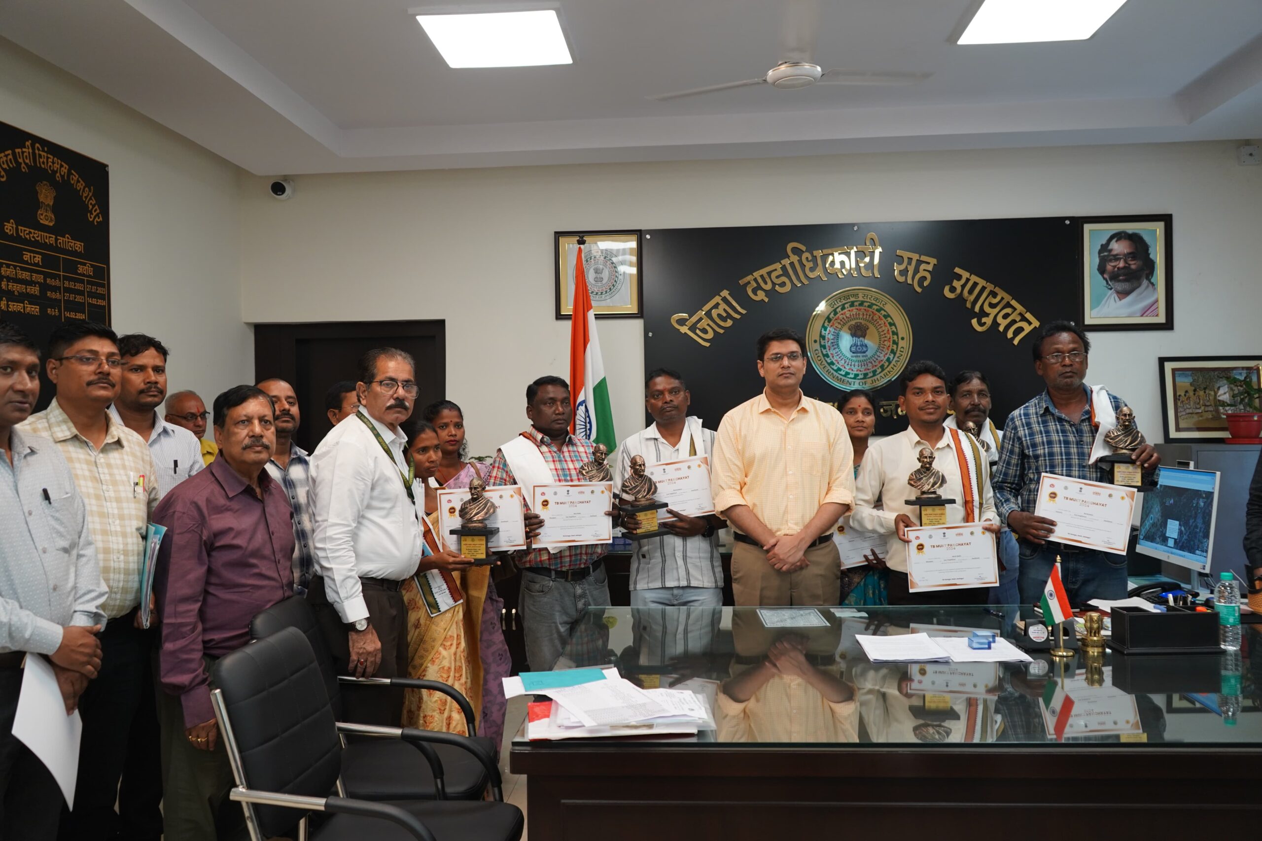 East Singhbhum: विश्व टी.बी दिवस पर सम्मानित हुए टीबी मुक्त पंचायतों के मुखिया