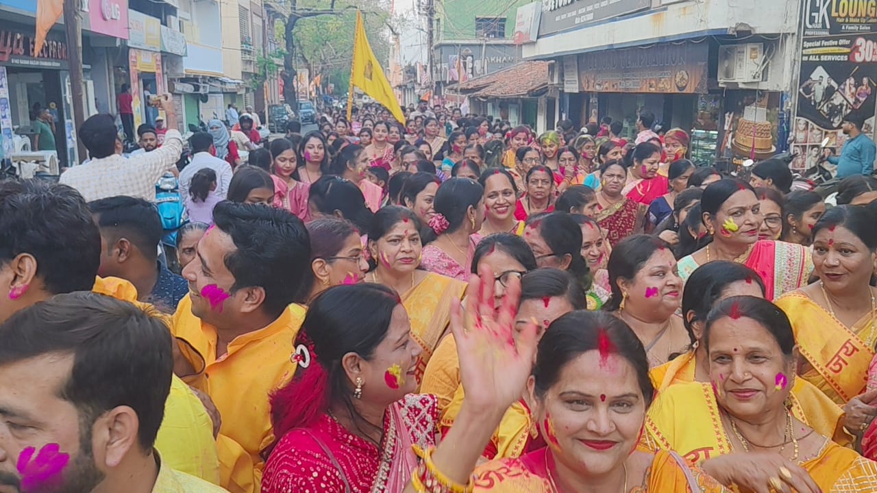 Chaibasa: मां मथुरासिनी महोत्सव शोभायात्रा का आयोजन, महिलाओं ने बढ़ चढ़ कर लिया भाग