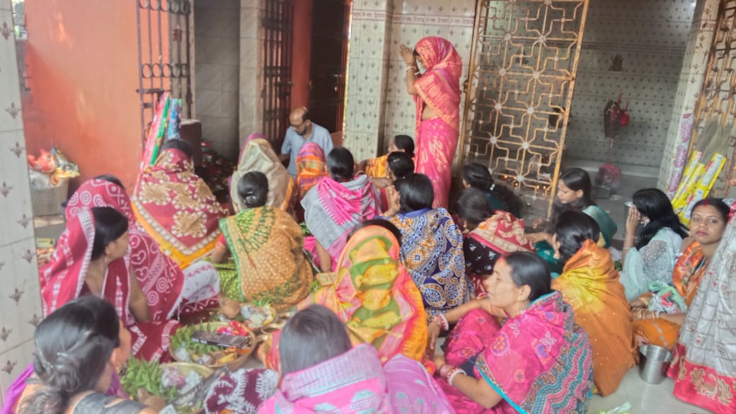 Gamharia : श्रद्धालुओं ने की मां शीतला की पूजा, स्वास्थ्य की कामना की