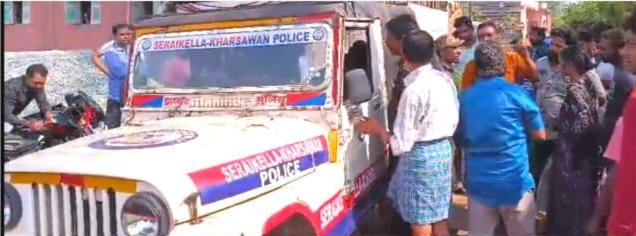 Gamharia : घर में चोरी करने की नीयत से घुसे युवक को लोगों ने पकड़ा