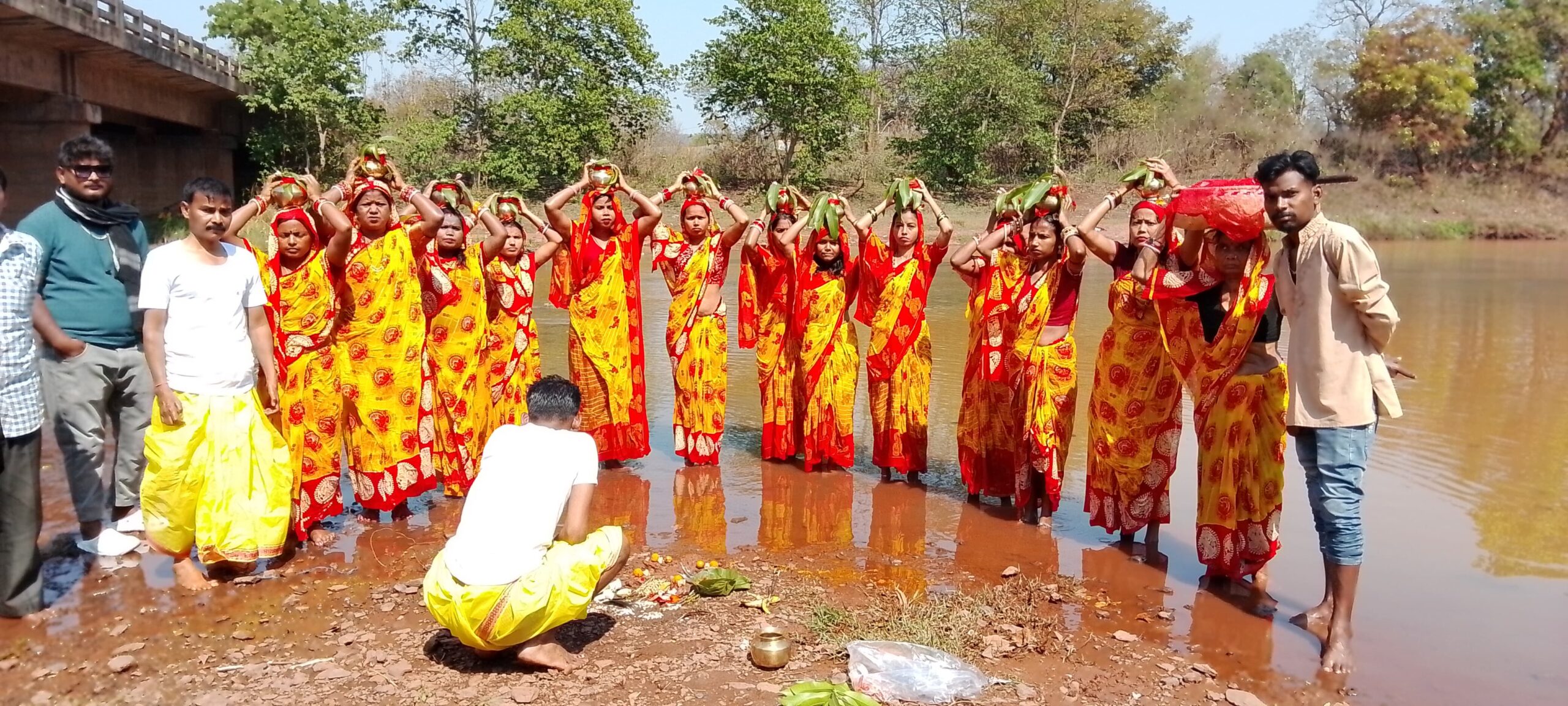 West Singhbhum: सुख-शांति की कामना के साथ मां मंगला उषा पर्व का आयोजन