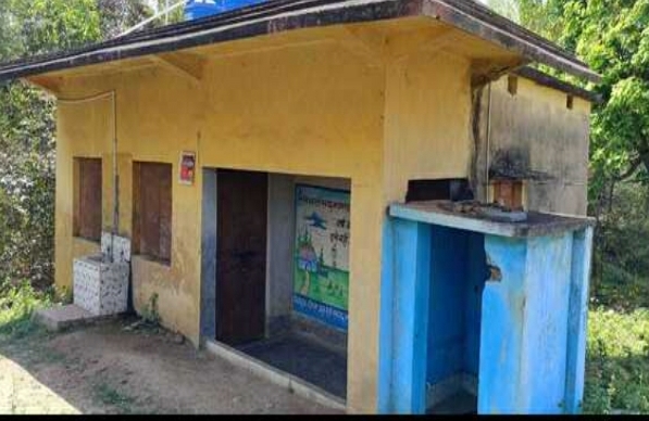 Ghatshila : घीकुली में मनमानी ढंग से चलता है आंगनबाड़ी केंद्र