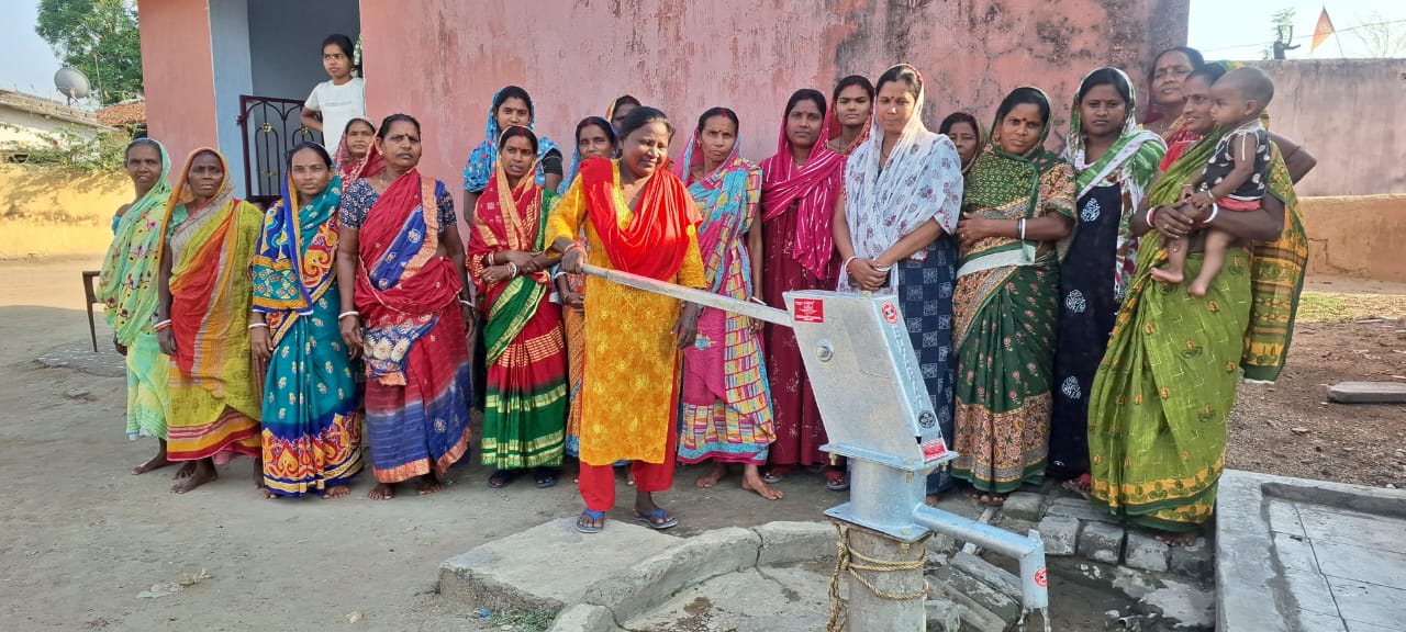 Potka: पोटका में दस महीने से खराब चापाकल की हुई मरम्मत, विधायक की पहल से महिलाओं को राहत