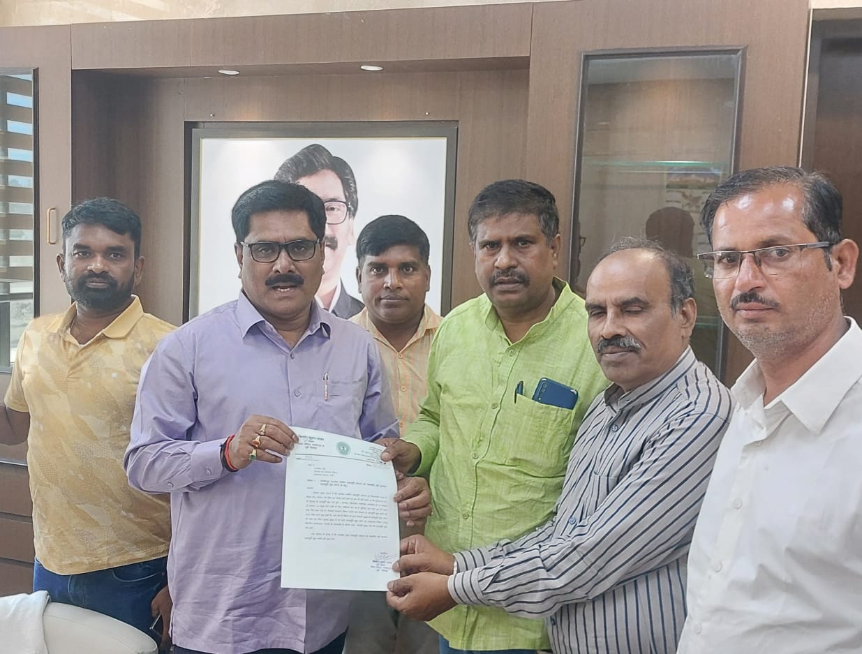 Jamshedpur: बागबेड़ा जलापूर्ति योजना 10 साल बाद भी अधूरी, पेयजल मंत्री से मिले स्थानीय