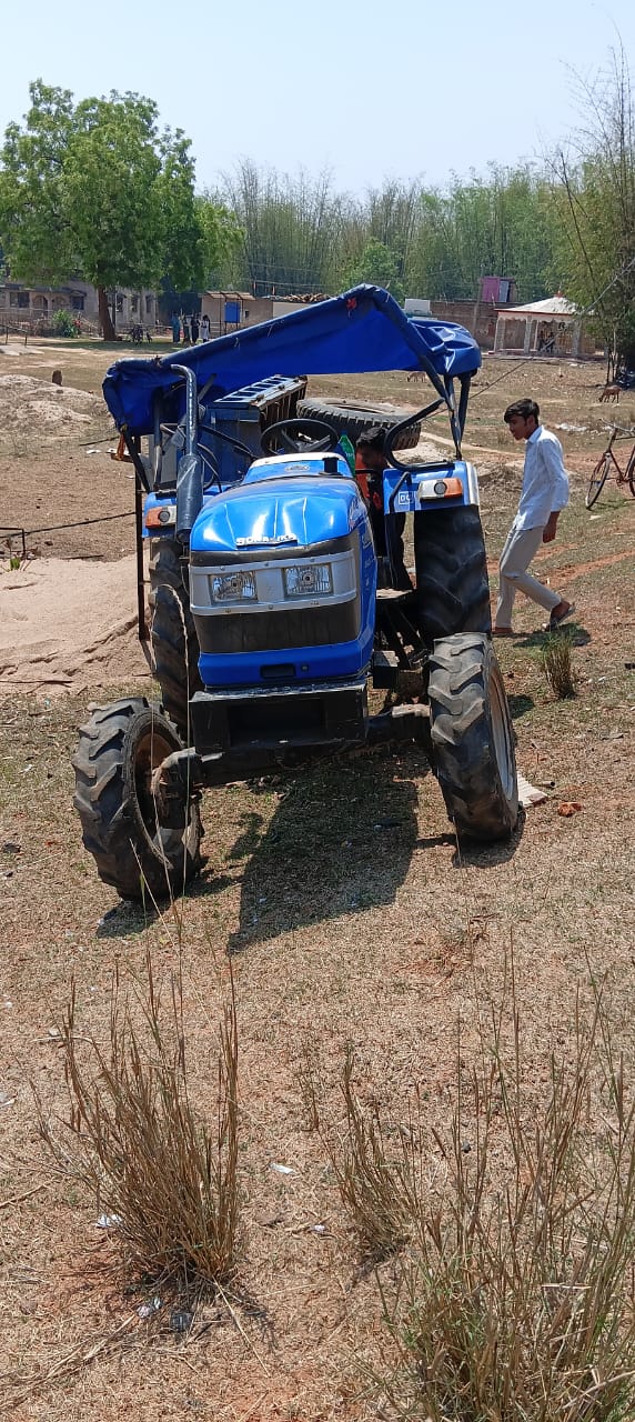 Baharagora: बालू लदे ट्रैक्टर की चपेट में आने से दो बच्चे घायल