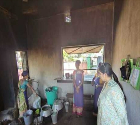 Ghatsila : दिघा उच्च विद्यालय का बीडीओ ने किया निरीक्षण, गंदे शौचालय को देख जतायी नाराजगी