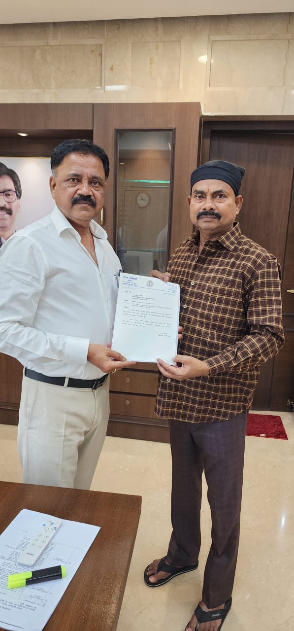 Jamshedpur : विधायक मंगल कालिंदी ने विकास योजनाओं का आवंटन उपलब्ध कराने के लिए मंत्री को सौंपा ज्ञापन