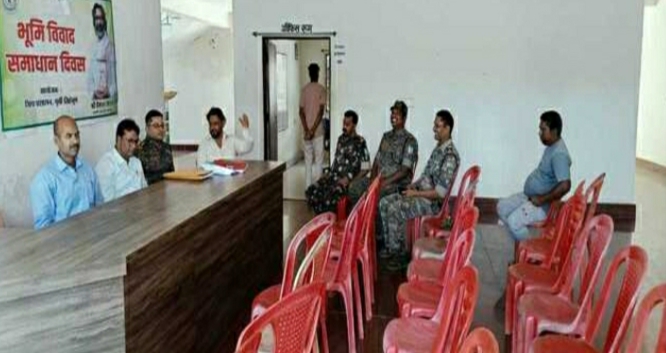 घाटशिला : गालूडीह थाना परिसर में भूमि समाधान शिविर का हुआ आयोजन