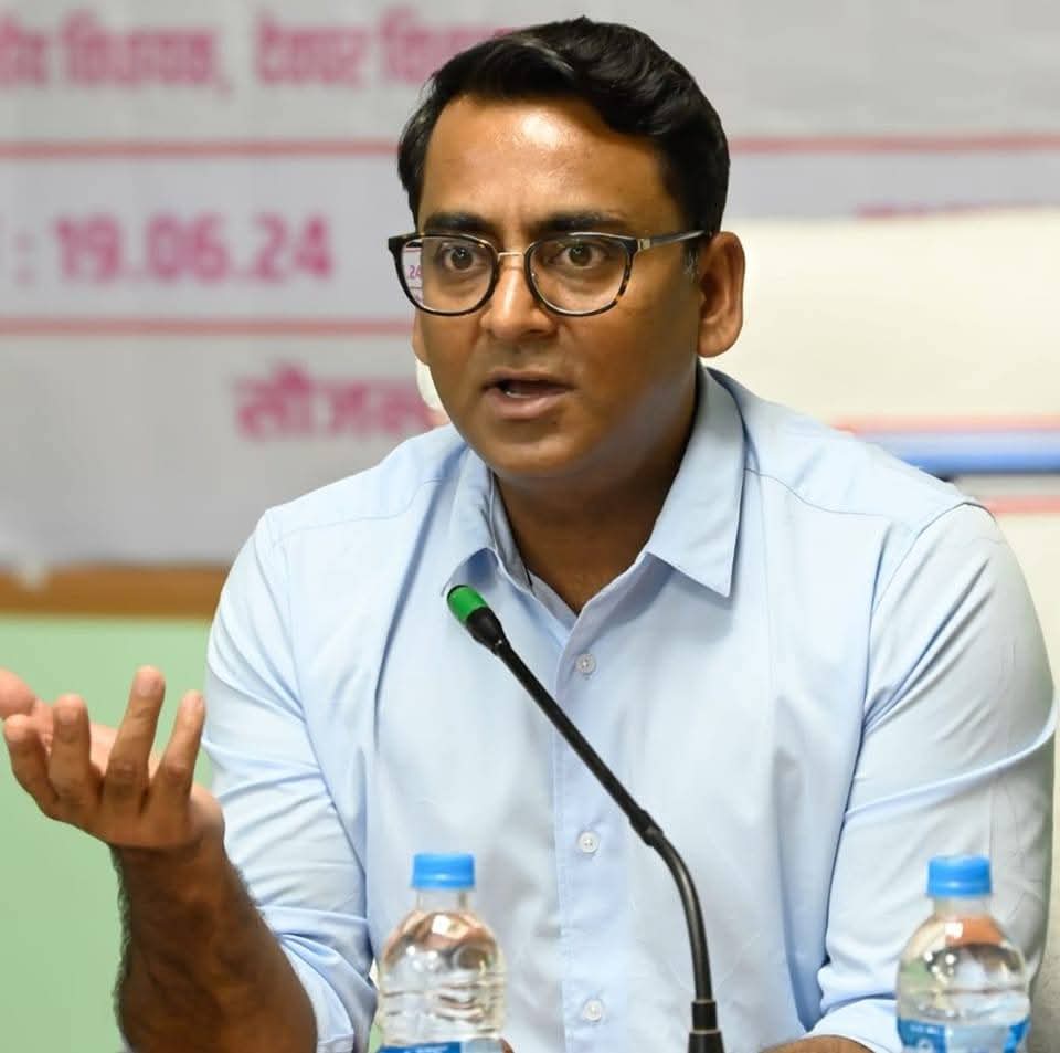 Deoghar : आधार कार्ड बनाने के लिए 06432-235719 पर करे कॉल, डीसी के निर्देश पर जारी हुआ नंबर
